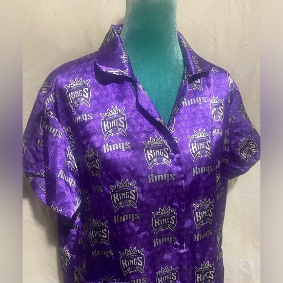 College concepts: KINGS button down - Picture 2 of 5